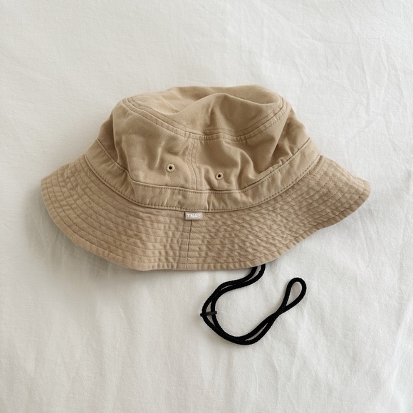 Aritzia Accessories - Aritzia TNA Bucket Hat